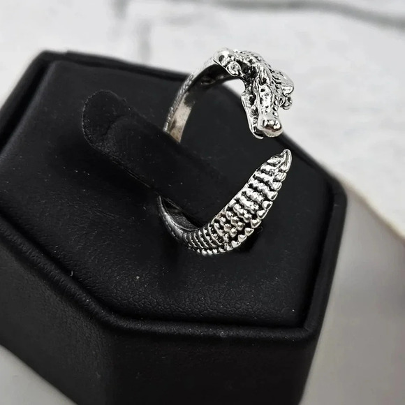 Alligator Hugs Adjustable Fashion Ring A1 x3 - Picture 5 of 5